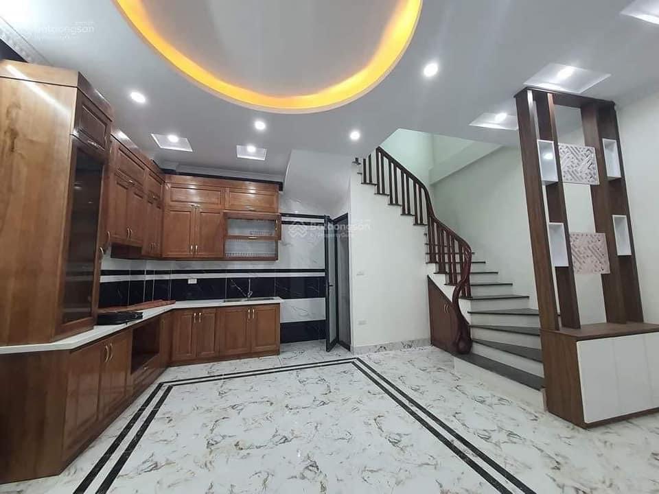 Bán nhà phố Thịnh Quang, Đống Đa 38m2, 5 tầng, giá 4.3 tỷ