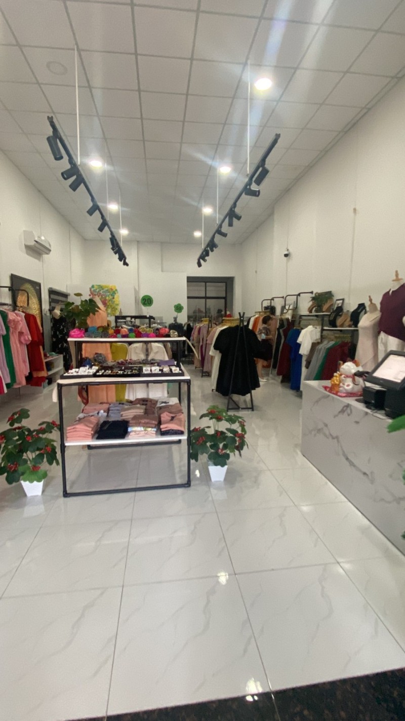 Bán mặt tiền Quận 12, Phan Văn Hớn, Đang cho thuê shop 40TR, DT 210 M2