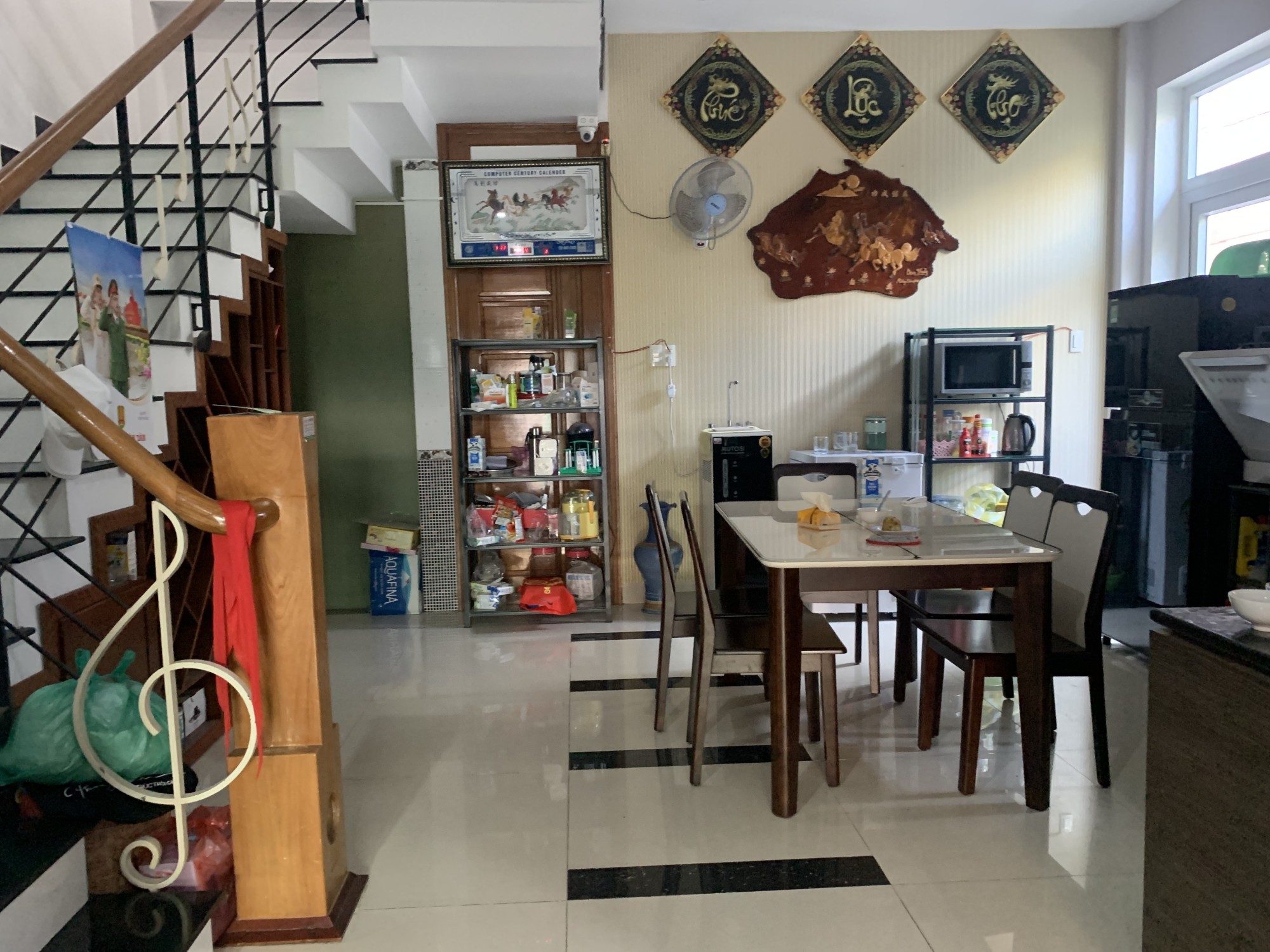 Bán nhà mặt phố Hòa Bình, lô góc dt 131m ngang 7m xây 3 tầng mới. Giá 9.7 tỷ.