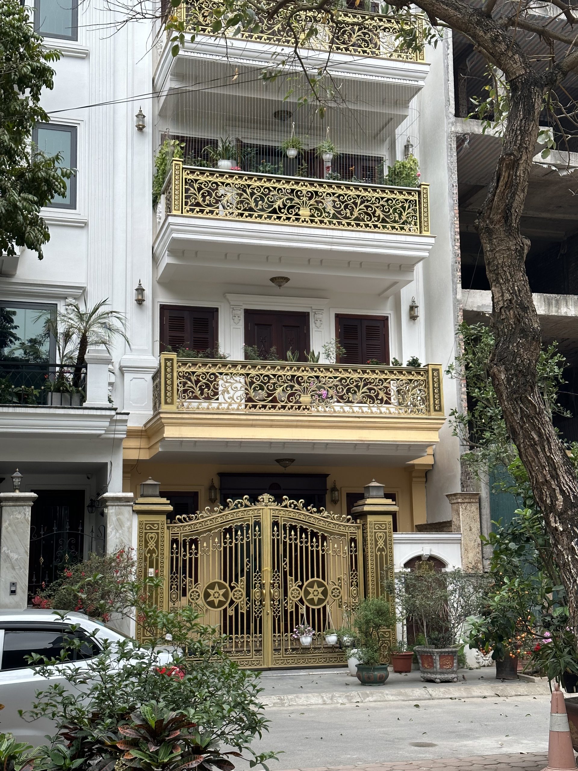 BÁN NHÀ LIỀN KỀ 108 NGUYỄN TRÃI, QUẬN THANH XUÂN 88m2, 5T THANG MÁY, GARA Ô TÔ, TRƯỚC NHÀ Ô TÔ TRÁNH, HÀNG XÓM ROYAL CITY.
