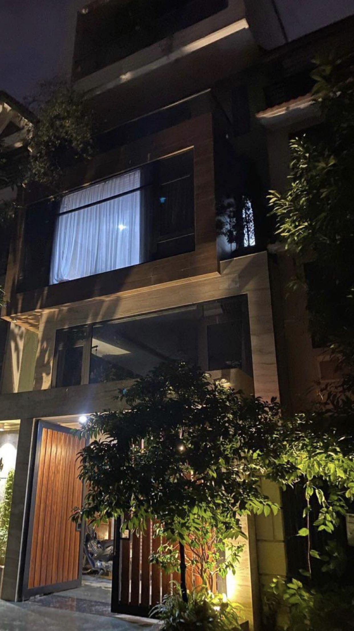 Bán nhà phố Hào Nam, TT quận Đống Đa, Ô tô trong nhà, Văn phòng, Kinh doanh, 55m2, 4 tầng, Nhỉnh 11 tỷ