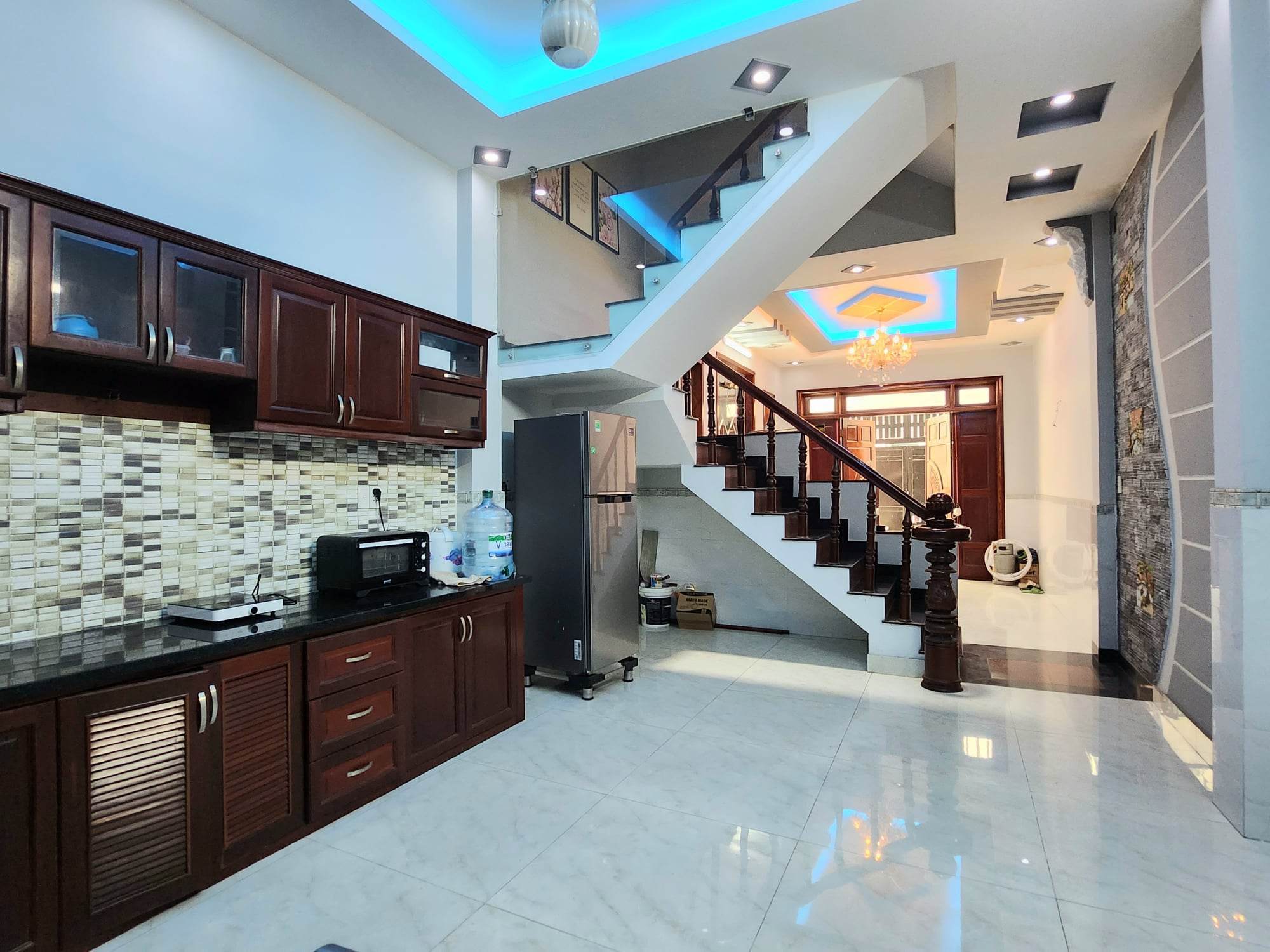 NHÀ KHU PHÂN LÔ - 2 XE HƠI NGỦ TRONG NHÀ - GIÁ CHỈ 5.6 TỶ