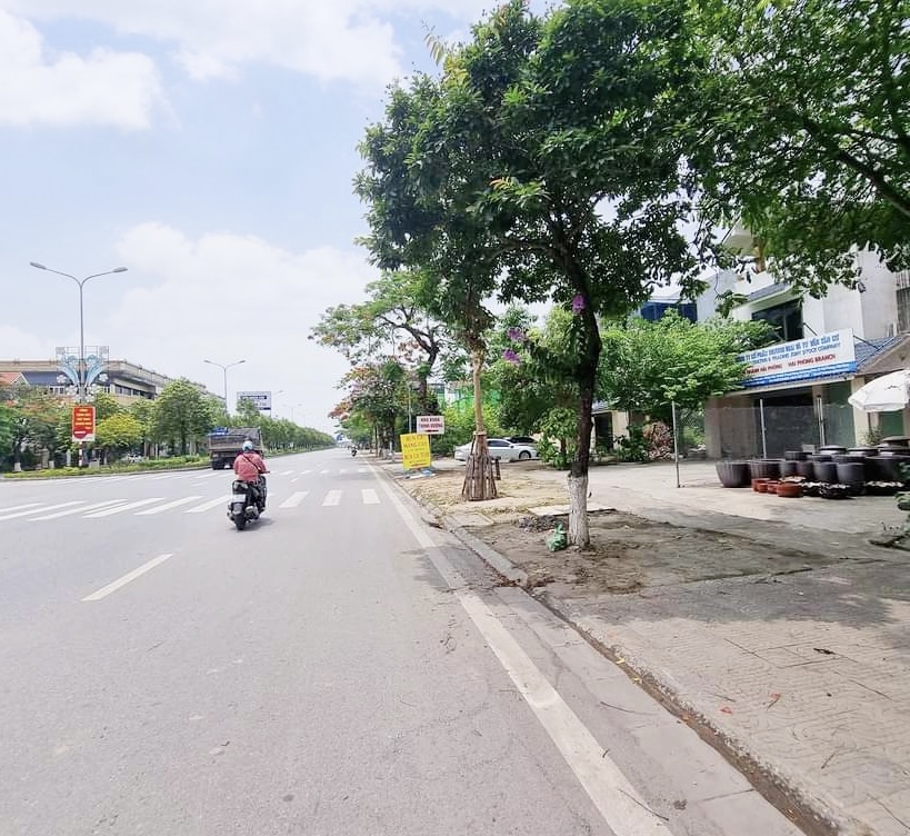 Bán biệt thự Anh Dũng 3 tầng xây thô 180m2 mặt đường Phạm Văn Đồng, Dương Kinh, Hải Phòng lh 0796-336-866