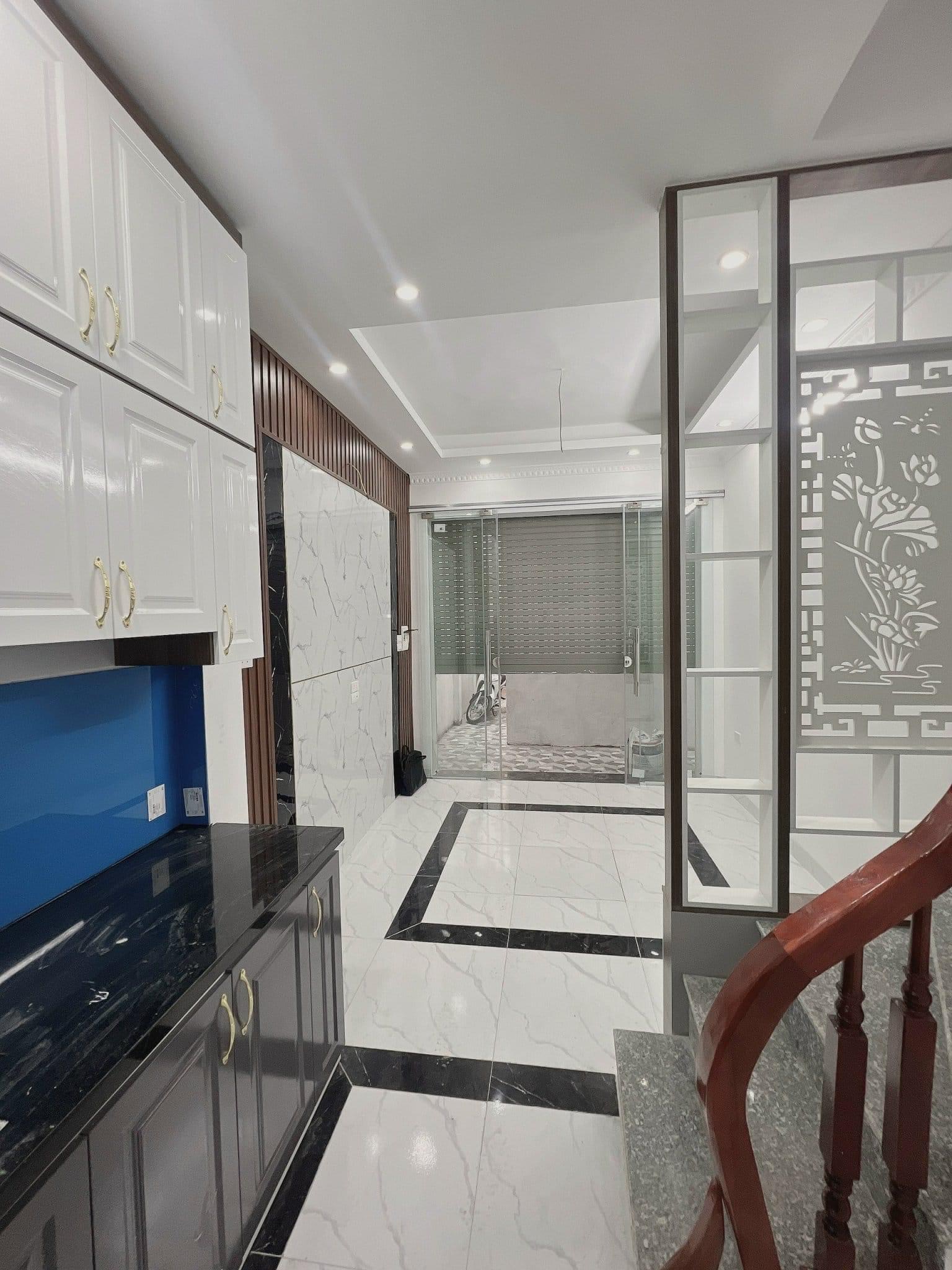 Bán nhà ngõ 173 Hoàng Hoa Thám,gần ô tô, nhà mới đẹp ở luôn,31m2,5tầng,mt: 3,1m