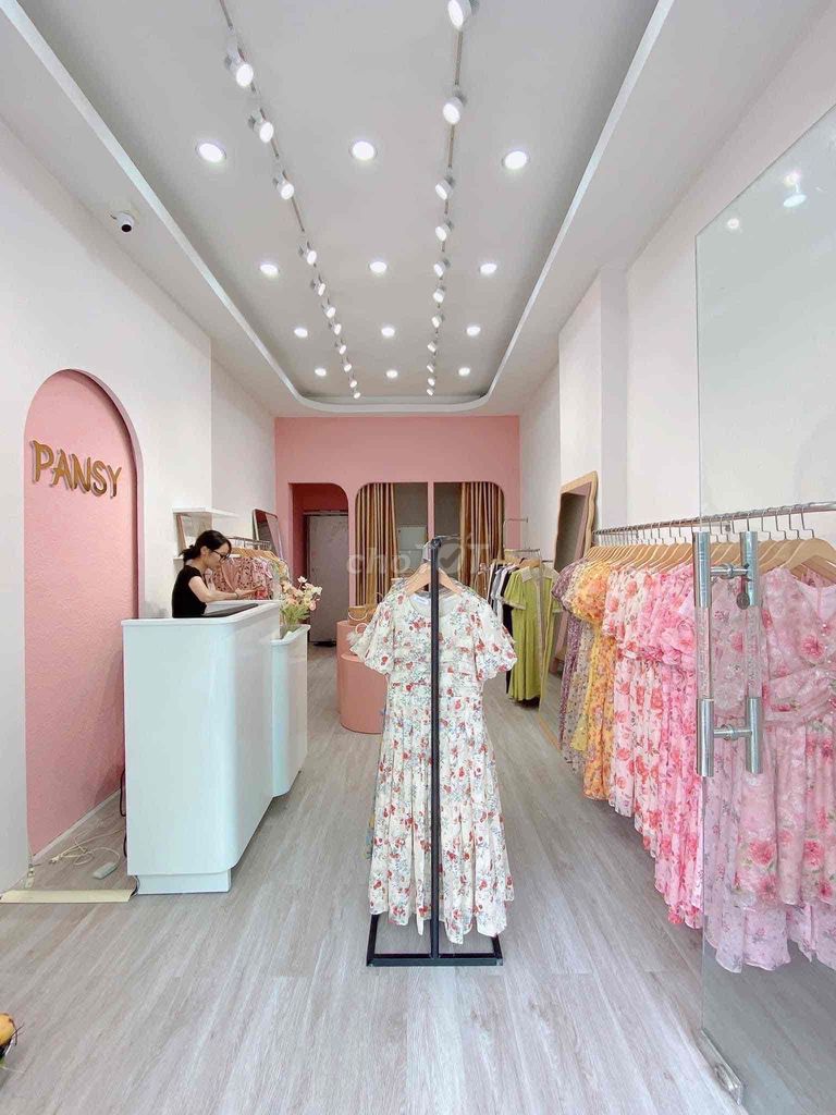 Chính chủ sang nhượng Shop thời trang mặt phố số 76 Phạm Ngọc Thạch, Đống Đa, Hà Nội.