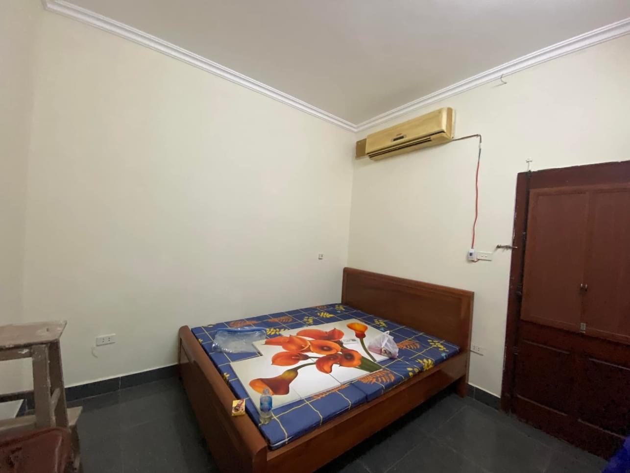 HÀNG NÓNG HƠN THỜI TIẾT HÀ NỘI, NGUYỄN VĂN LINH, Ô TÔ ĐỖ CỬA: 32M/4TẦNG/1,9TỶ.