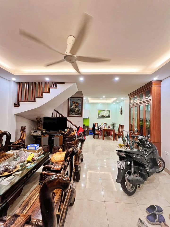 Bán nhà chính chủ ngõ 89 Quan Nhân đã có nhà khung bê tông cốt thép 4 tầng, không gian yên tĩnh, diện tích 55m2 giá chỉ 6.6 tỷ.