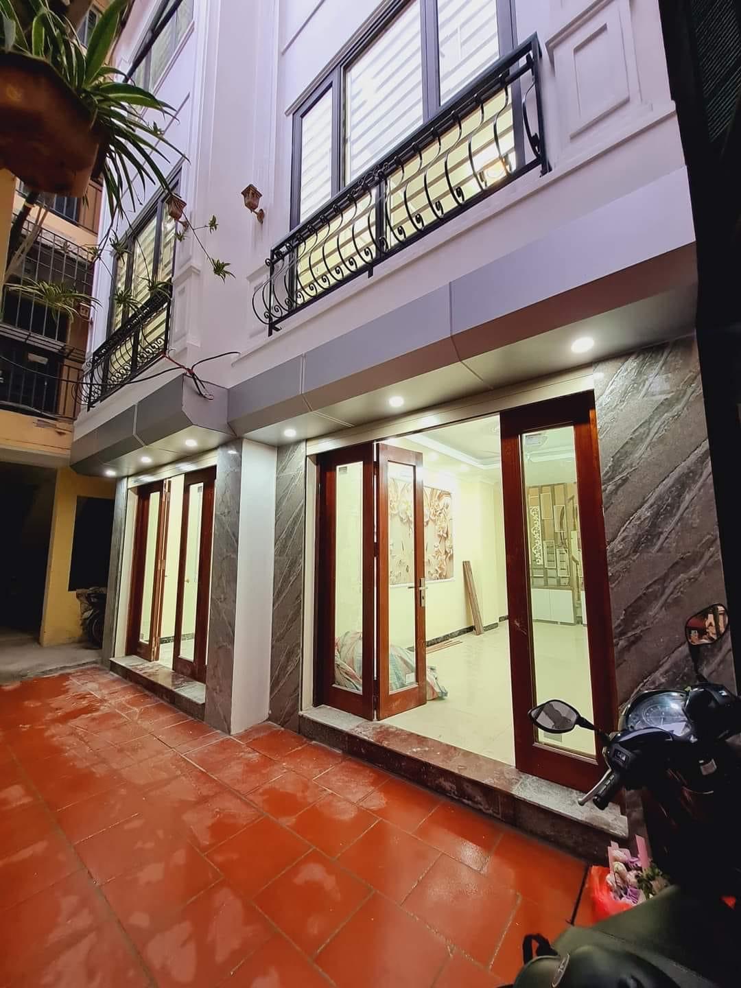 BÁN NHÀ VĨNH HƯNG QUẬN HOÀNG MAI - 30M 5 TẦNG MT 3.3M - DƯỚI 3 TỶ DUY NHẤT NHÀ ĐẸP LONG LANH NGÕ RỘNG GẦN PHỐ