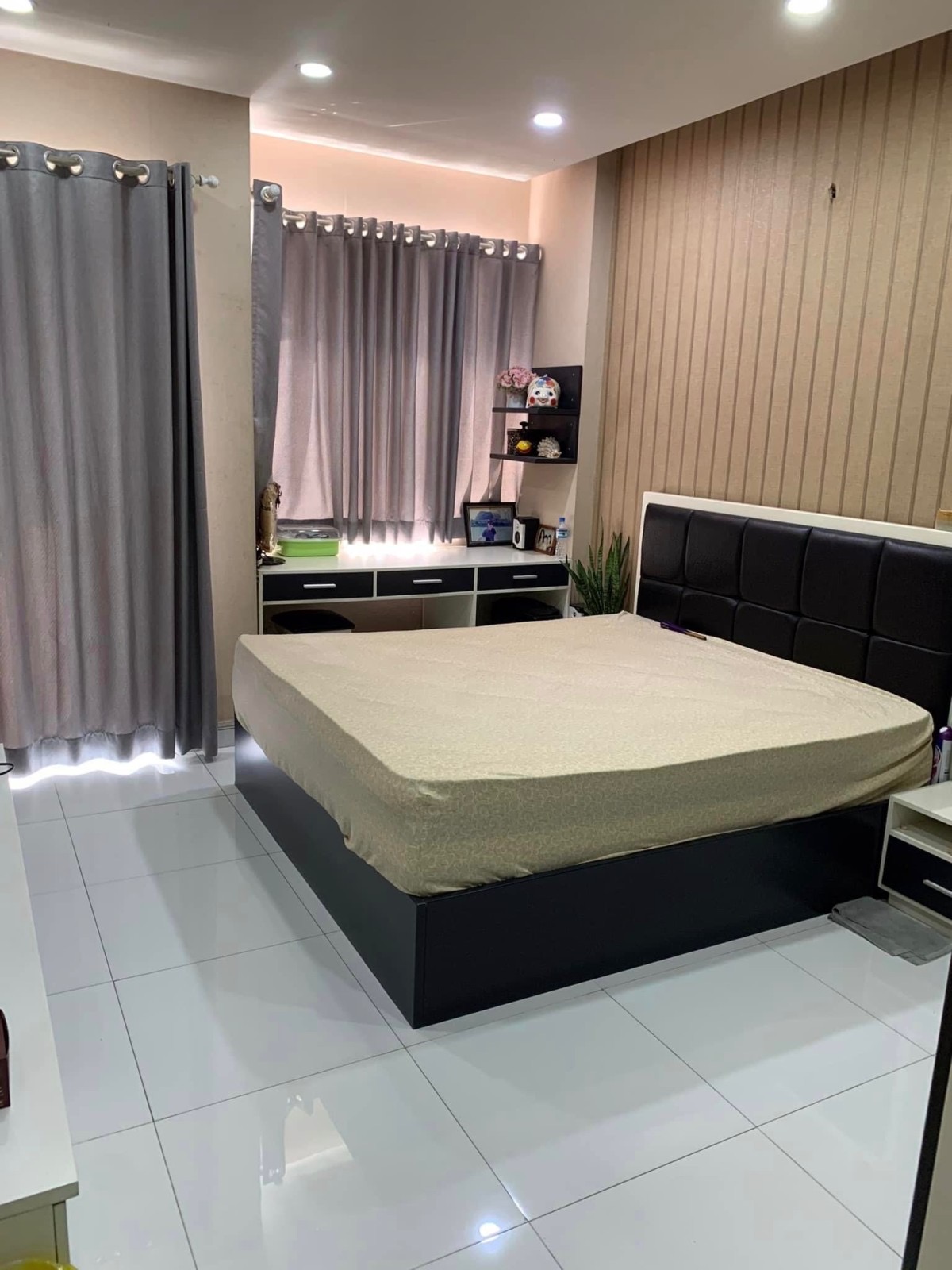 NHÀ MẶT TIỀN ĐƯỜNG ĐỒNG ĐEN QUẬN TÂN BÌNH: 60M2 - 5TẦNG - 18TỶ