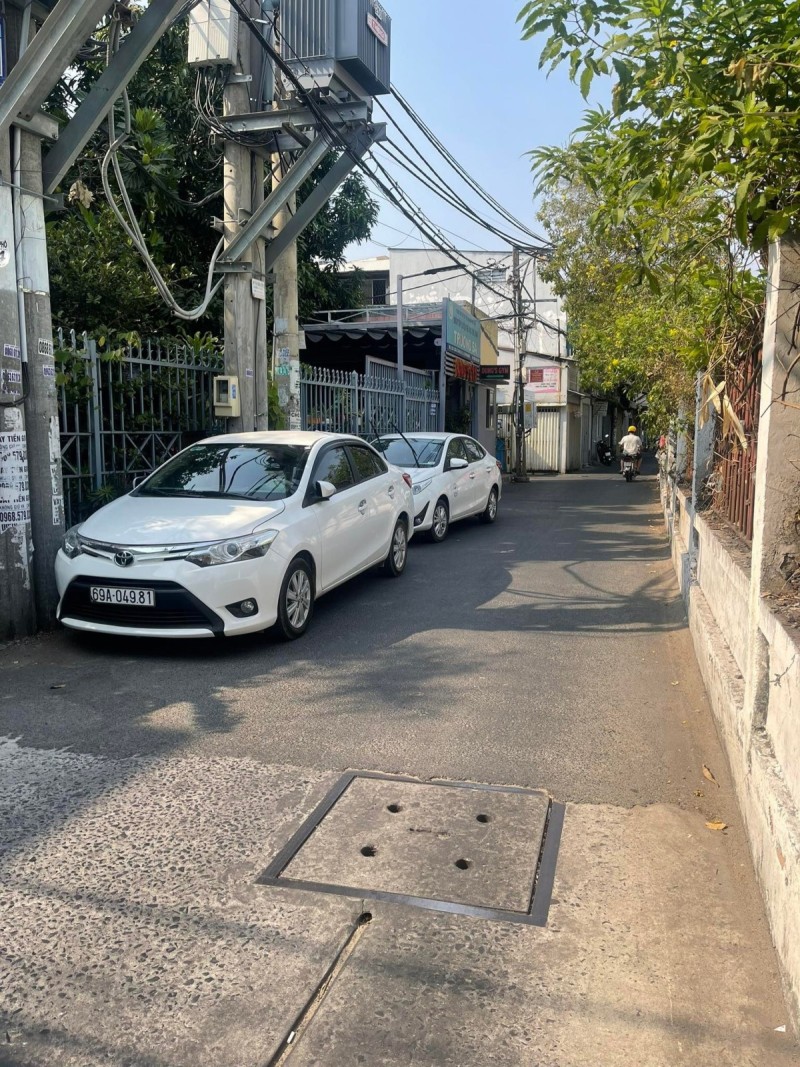 BÁN NHÀ PHÚ NHUẬN HXH 42M2 NGANG 4M NHÀ MỚI HẺM THÔNG OTO VÀO NHÀ LÊ VĂN SỸ 4.3 TỶ.