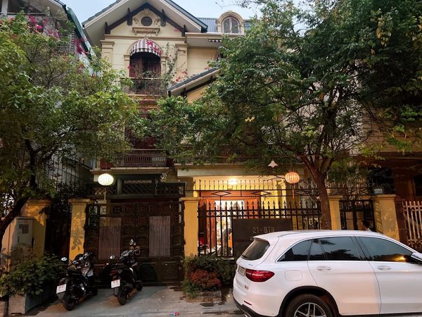 ĐẲNG CẤP BIỆT THỰ HÀ ĐÔNG MẶT ĐƯỜNG ĐÔI - VỊ TRÍ SIÊU ĐỈNH - MẶT TIỀN QUYỀN LỰC - ĐẸP LONG LANH - AN SINH TUYỆT VỜI.