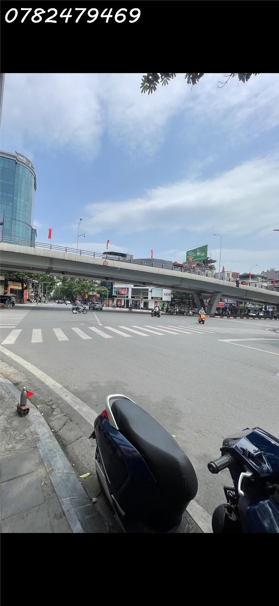 Bán nhà mặt phố Bạch Mai mặt tiền rộng 5m, giá 14 tỷ, diện tích 79m2,lô góc vỉa hè kinh doanh sôi động.