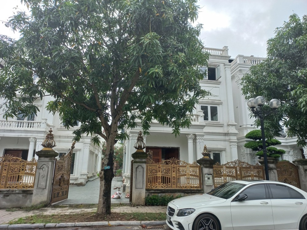 Bán biệt thự Hoa Sữa Vinhomes Reversede 362m2. LH: Địa Thủy Sư Trần Thọ