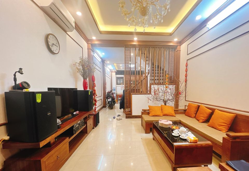 Bán nhà 19/5, Hà Đông, ô tô vào nhà, 40m x mt 8 x 5.7 tỷ.