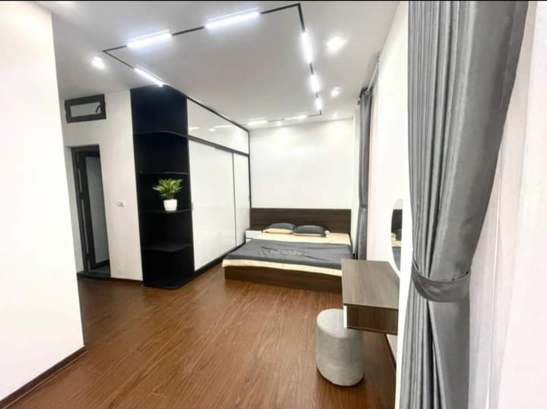 Bán nhà Cầu Diễn 45m2 5T 4m MT, ô tô đỗ cổng, Nhà mới ở ngay, gần chợ chỉ 4 tỷ