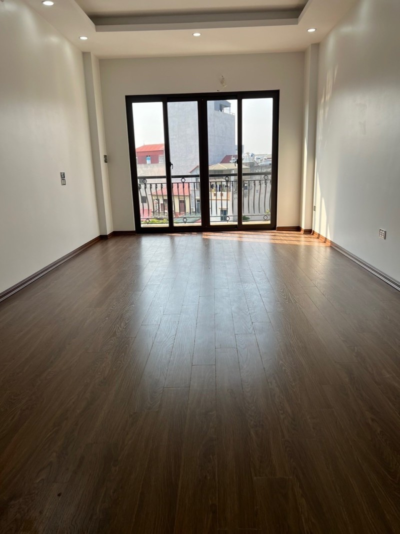 HIẾM BÀN NHÀ PHỐ TRẦN QUÝ CÁP ĐỐNG ĐA 35M2 x 5T, NGÕ THÔNG, Ô TÔ, NHỈNH 5 TỶ