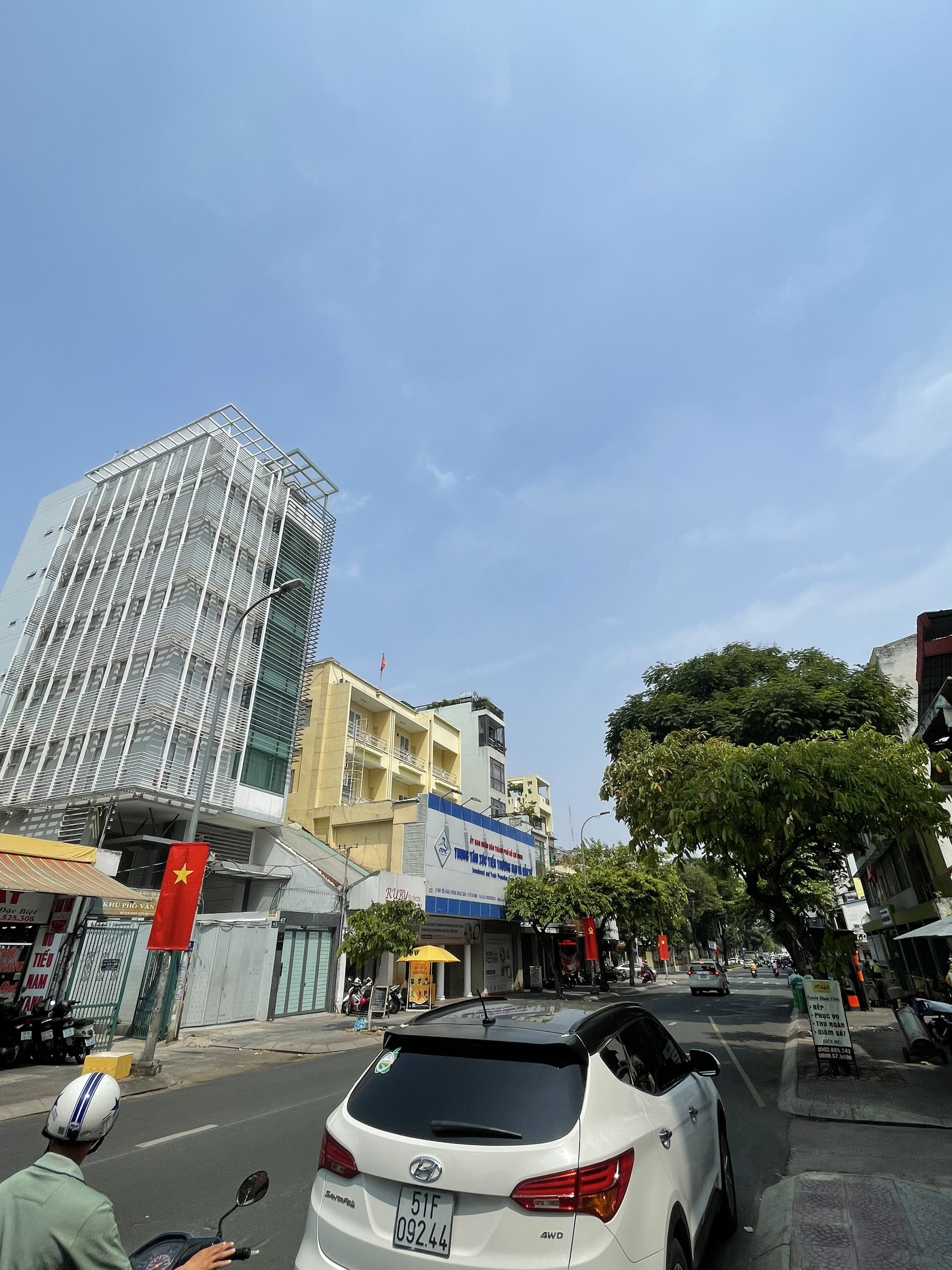 Bán nhà MT Đinh Tiên Hoàng gần SVĐ Hoa Lư, Đài TH. Ngang 15 x 30m. Building VP. Giá: 148 tỷ