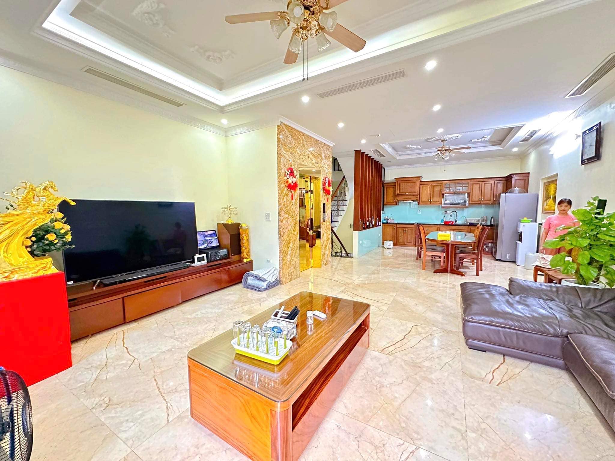 Bán nhà phố Ngô Đình Mẫn, Hà Đông, 42m2 x 3 tầng, MT 6.2m chuẩn đẹp.