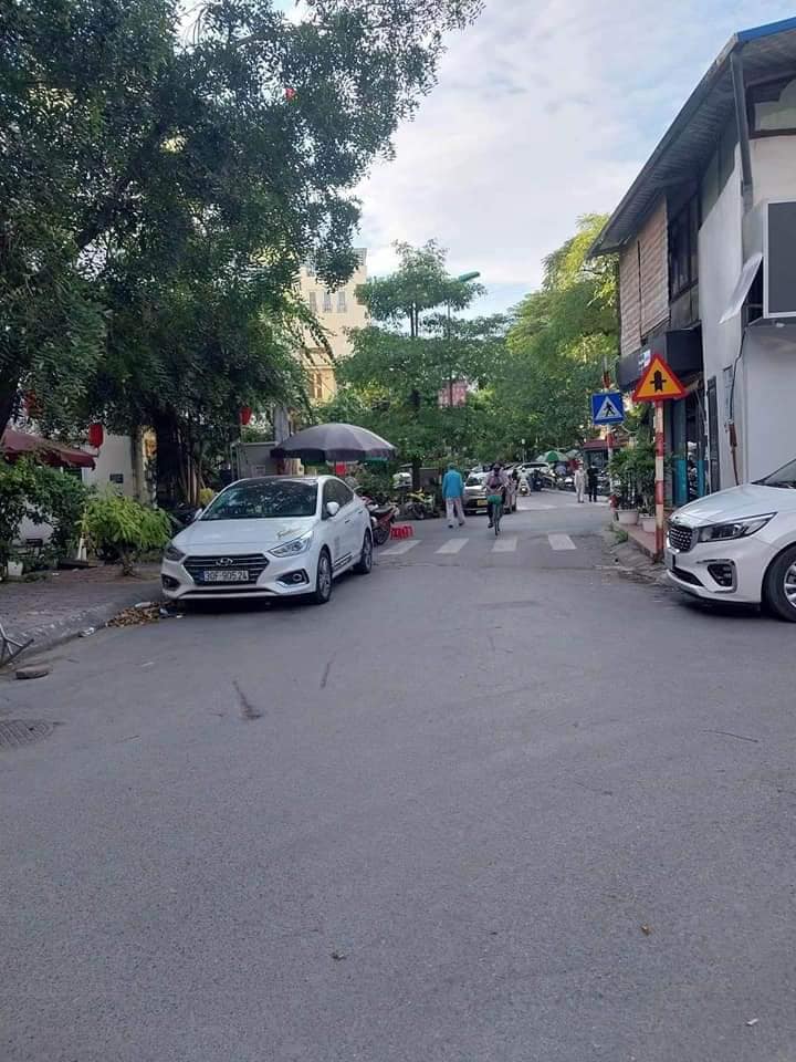 Bán nhà Ngô Đình Mẫn, diện tích 42m2 x 3 tầng, mặt tiền siêu đẹp 6.2m, ngõ Ô TÔ, 3 thoáng . Chủ cần tiền bán gấp giá