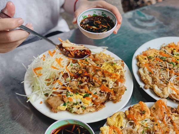 Bột chiên có thể được coi là món ăn mãn nhãn nhất trong các món ngon của Sài Gòn bot-chien-vo-van-tan