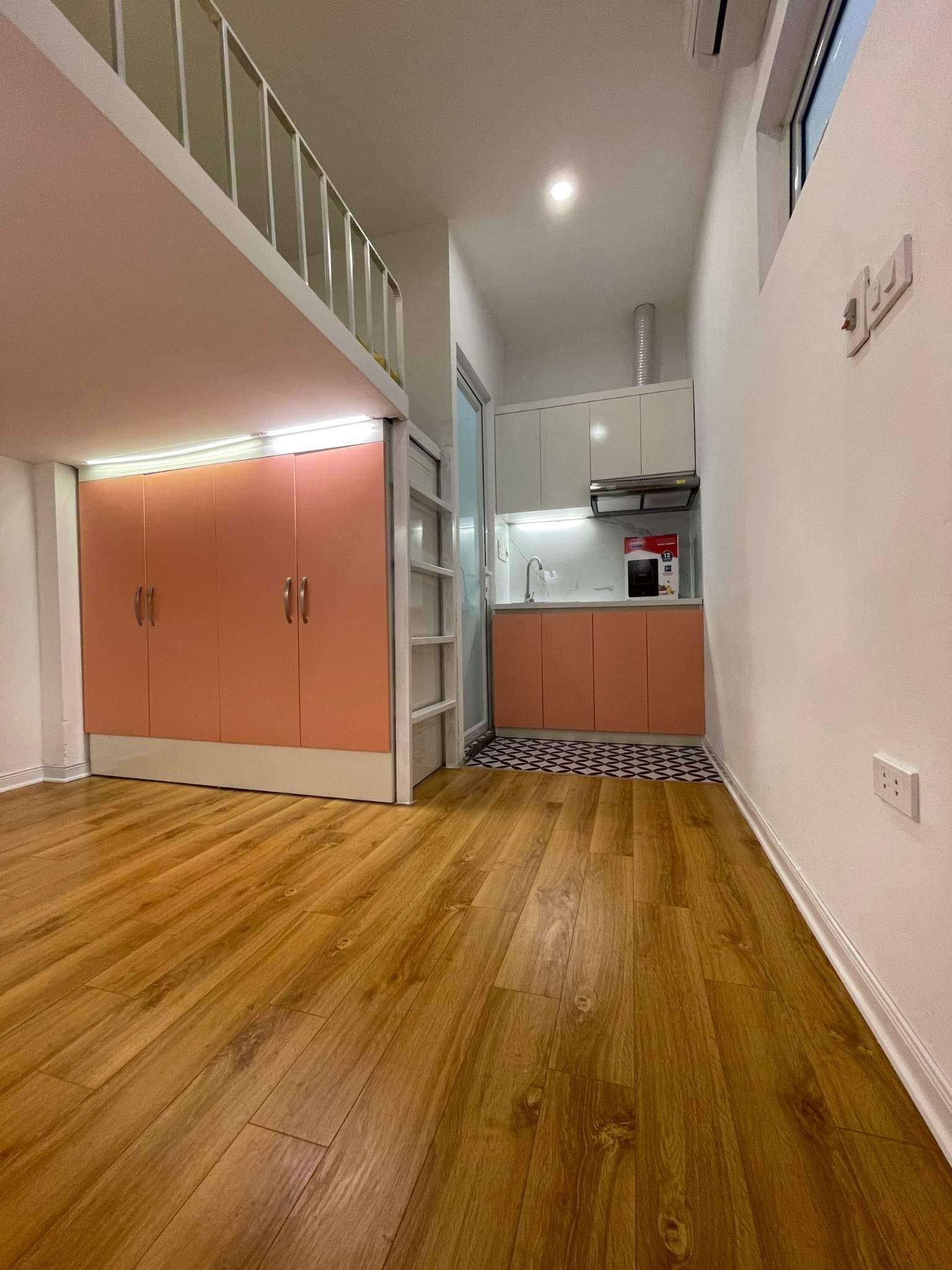 TÒA NHÀ CCMN VÍP - 9 TẦNG - TRUNG TÂM ĐỐNG ĐA - Ô TÔ ĐUA VÀO NHÀ - THOÁNG TRƯỚC SAU - THANG MÁY - DOANH THU CAO.