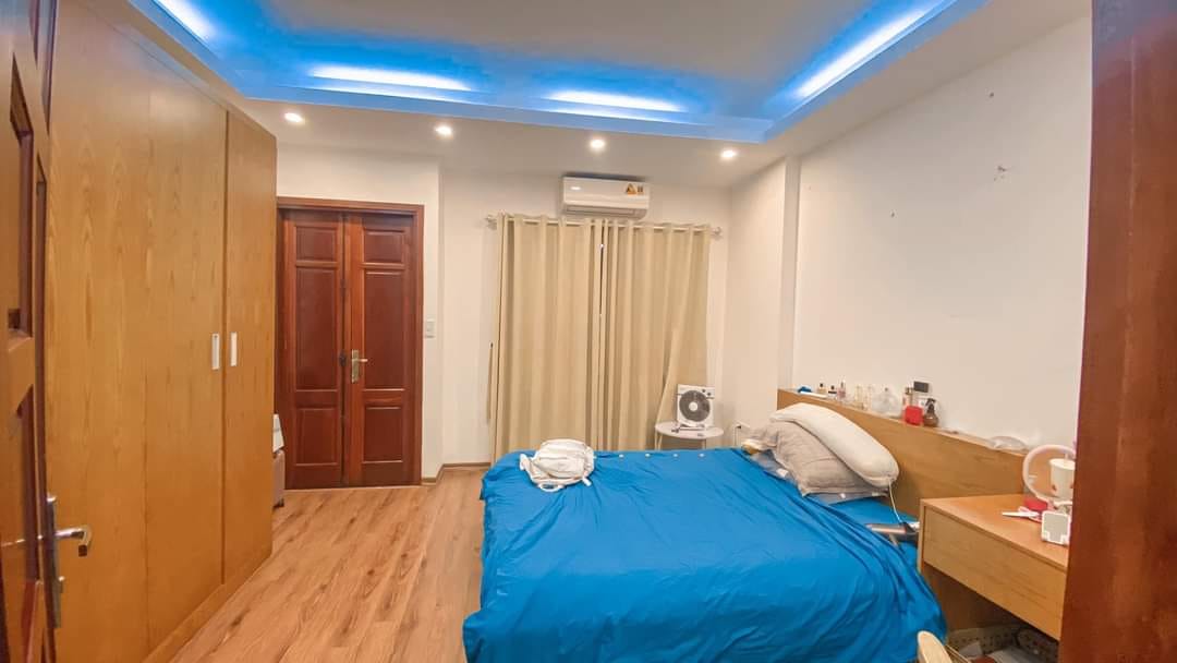 Bán nhà mặt ngõ 155 Cầu Giấy, ô tô vào nhà, mặt ngõ kinh doanh, 56m2, Mt 4.5m, 8.8 tỷ