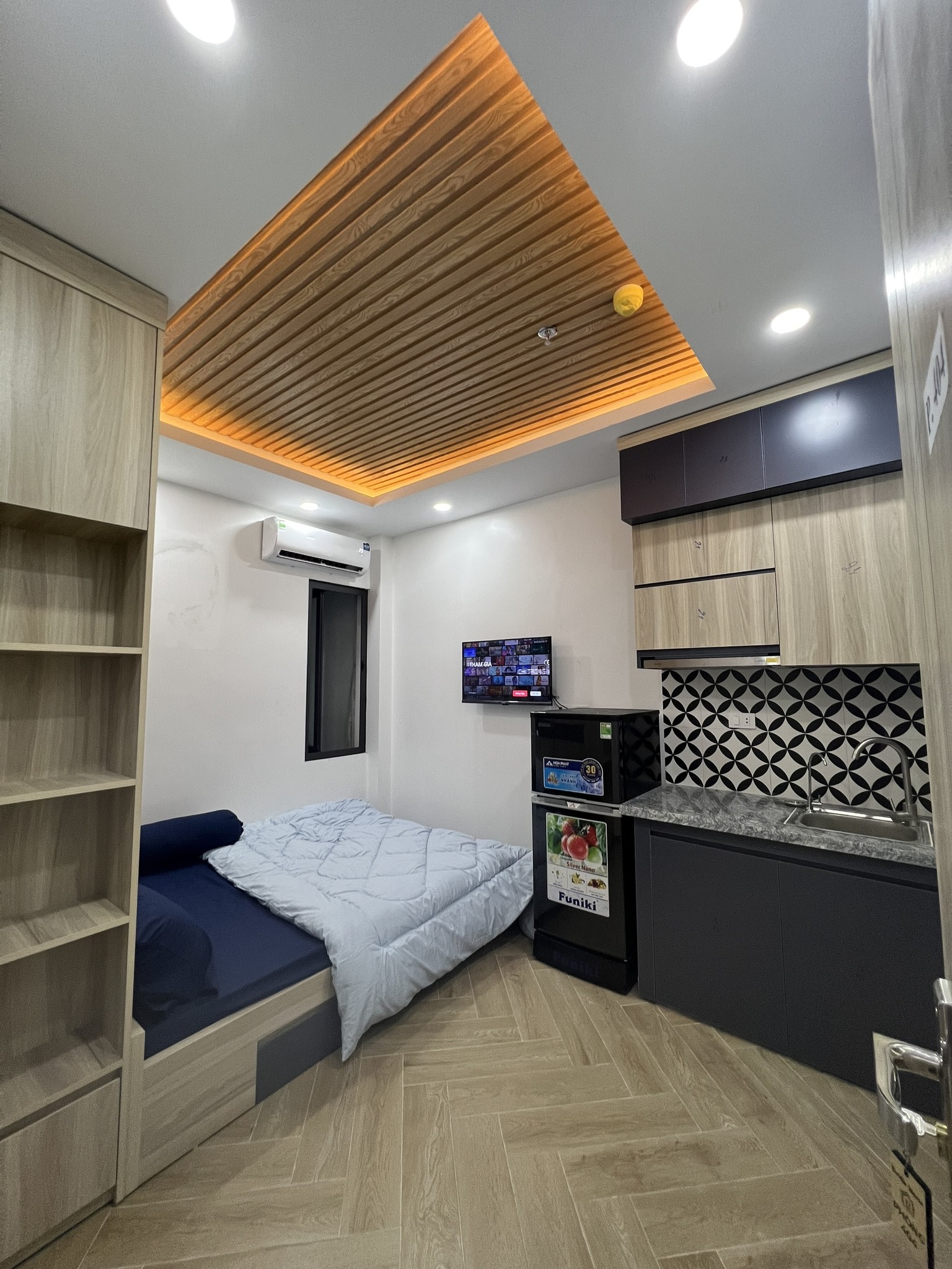 Bán nhà Phạm Văn Đồng 55m 7 tầng thang máy Mặt Tiền 5m ô tô tránh Kinh doanh Dòng Tiền.