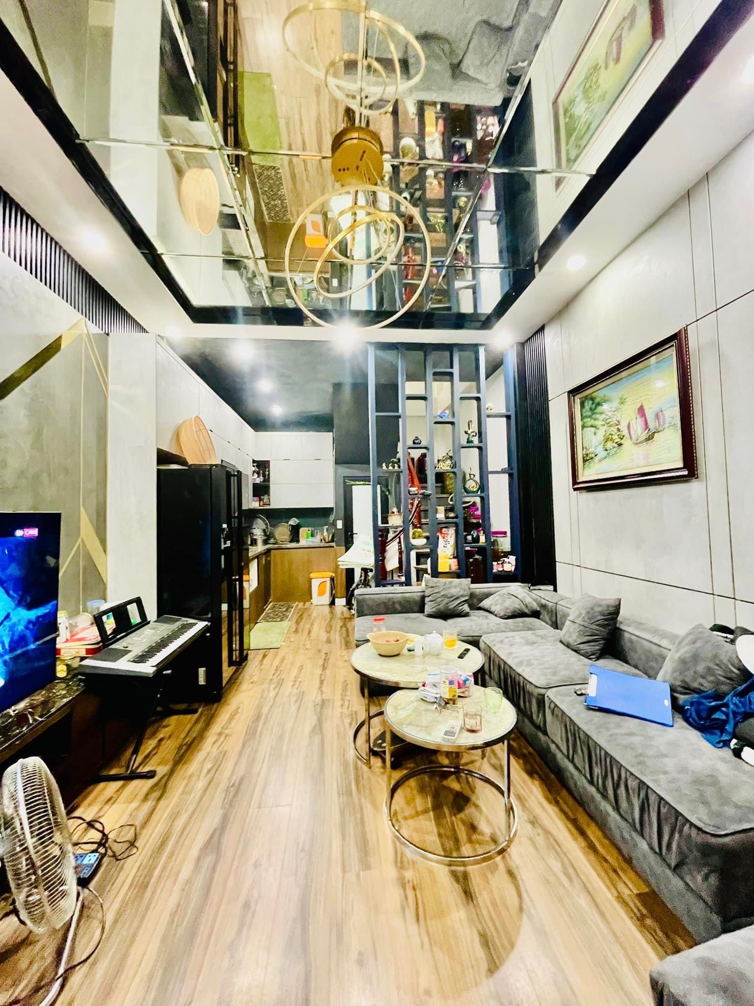 Bán nhà Minh Khai 33m-5 tầng -3,8 tỷ( có thương lượng) NHÀ MỚI ĐẸP - NỘI THẤT ĐẮT TIỀN - NGÕ RỘNG THOÁNG - THÔNG TỨ TUNG - GẦN TRƯỜNG CHỢ