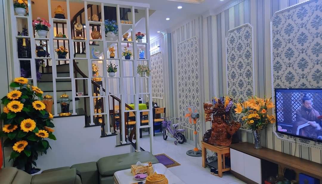 Rẻ giật mình, nhà mới đẹp Nguyễn Văn Linh, Long Biên, 39m2 x 5T, nhỉnh 3 tỷ