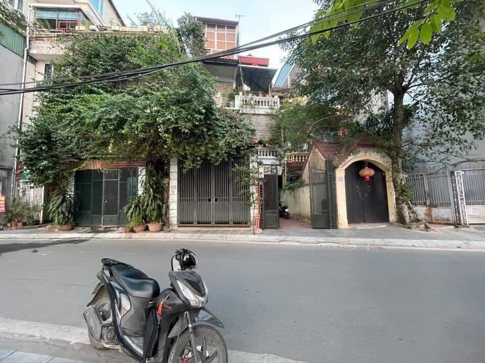 Bán nhà mặt phố Yên Hoa, Yên Phụ, Tây Hồ. 217m2, Mt 11m, nhà 4 tầng. View Hồ Tây