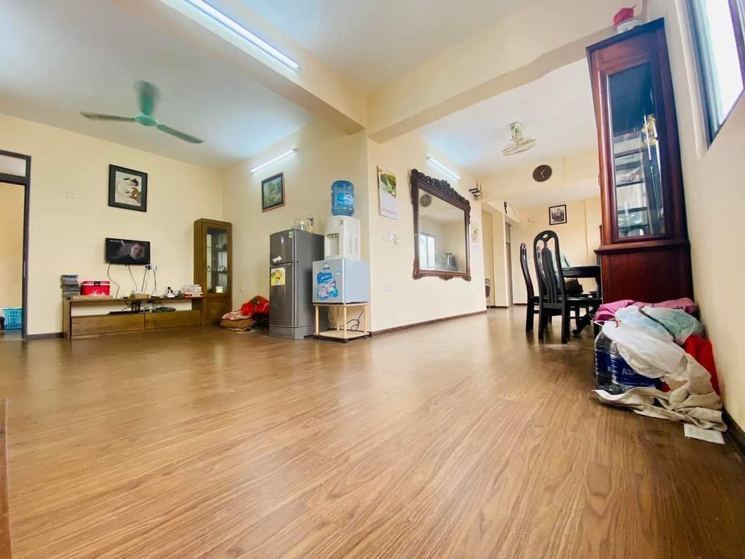 Ô tô đỗ cầu thang - lô góc - nhà đẹp - đủ công năng - vị trí vip