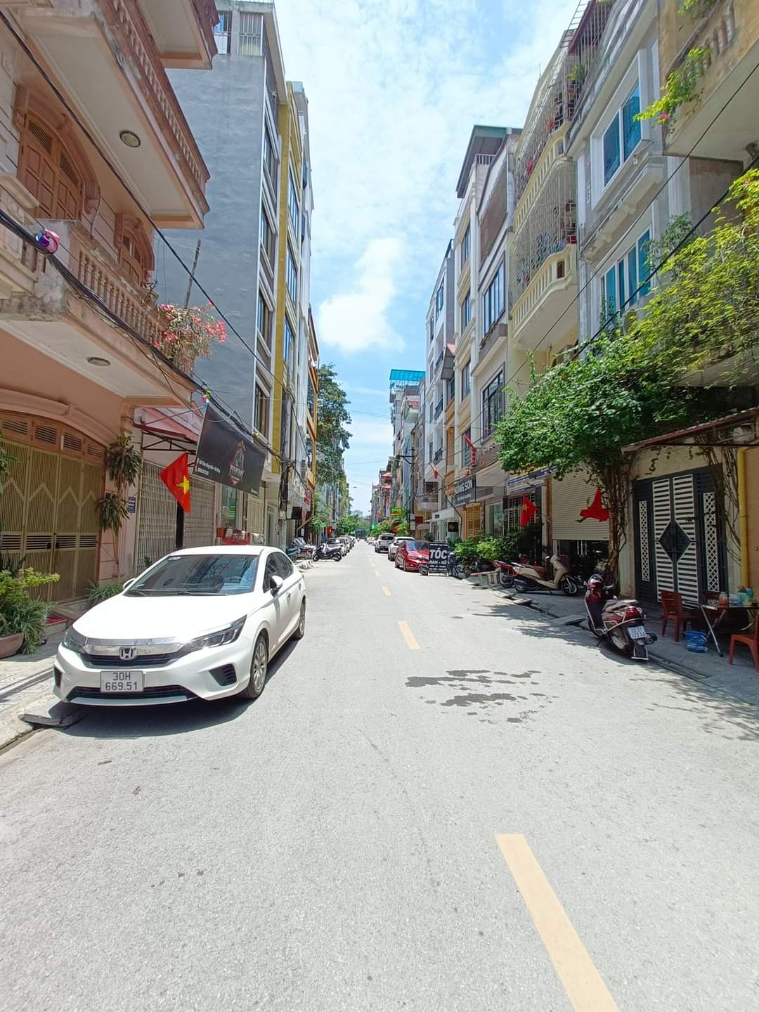 NHÀ BÁN TRẦN ĐĂNG NINH. MẶT PHỐ ÔTÔ VÀO NHÀ. DT 44M. 3TẦNG. NHỈNH 7 TỶ. HÀ ĐÔNG. CẦN BÁN GẤP.