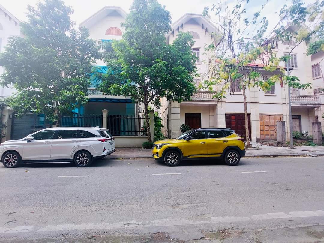 Bán Biệt thự Thiên Đường Bảo Sơn, An Khánh, Hoài Đức, diện tích 191m2, 4 tầng, mặt tiền 11m, giá 18 tỷ. Lh 0912929280