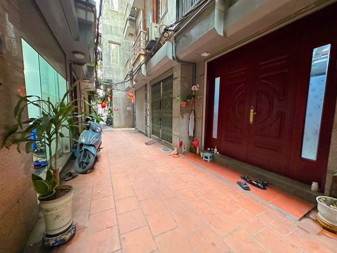 Cực gần mặt phố - trước nhà ba gác tránh - nhà đẹp ở luôn
