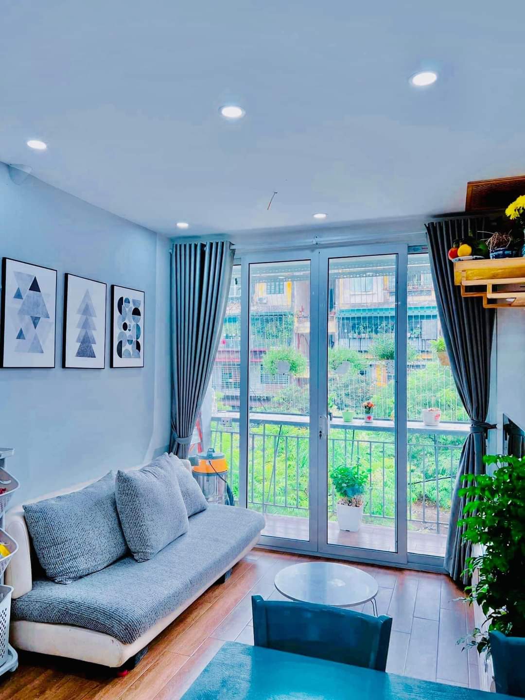 Nhà đẹp - ô tô chạy vòng quanh - full nội thất - phân lô - dân trí cao