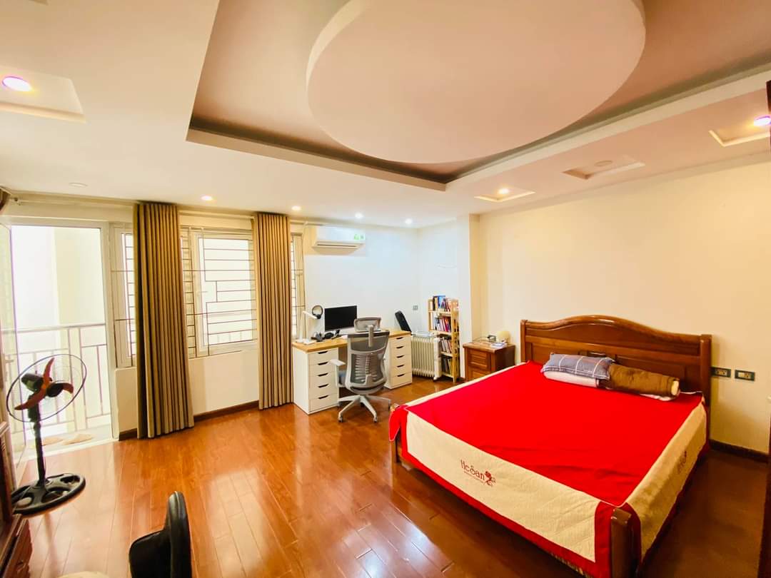 Bán nhà Vạn Bảo, Ba Đình. Lô góc 7 tầng thang máy,DT 50m2 mặt tiền rộng.Ô tô, kinh doanh dân trí cao, ở sướng. Giá 14,8 tỷ