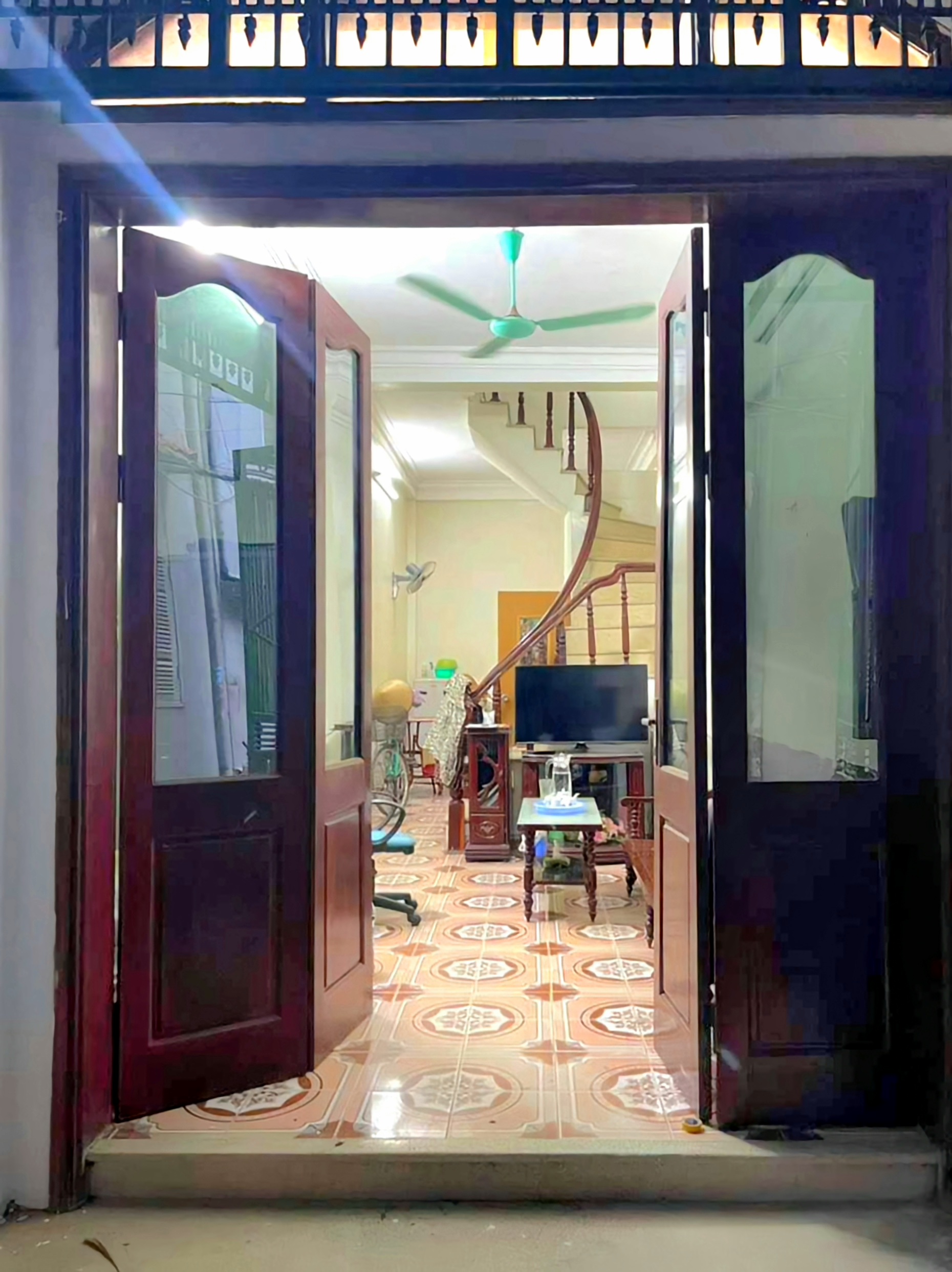 TỪ LIÊM 3 TẦNG 30M2 ÔTÔ ĐỖ CỬA NGAY ĐẠI HỌC MỎ, HỌC VIỆN TÀI CHÍNH giá chỉ 2tỷ9.