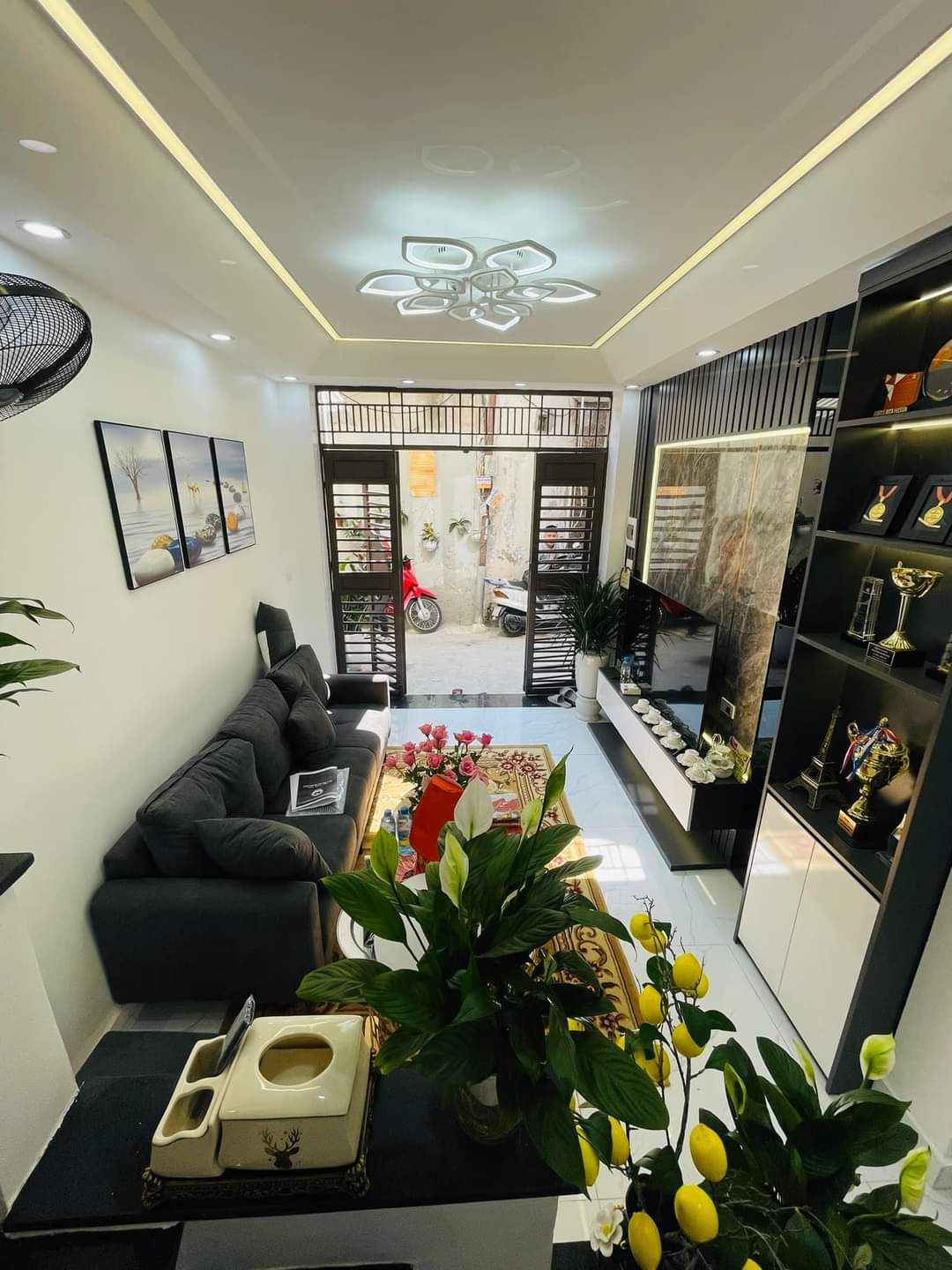 Bán nhà Hoàng Mai diện tích 28m2, 5 tầng, MỚI ĐẸP Ở LUÔN. LH 0912929280