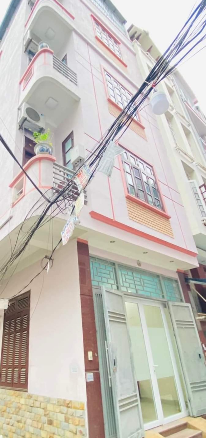 NHÀ BÁN LÔ GÓC LẠC LONG QUÂN. ÔTÔ VÔ NHÀ DT 40M. 5TẦNG. MT 5M. HƠN 6 TỶ.ĐANG CẦN BÁN GẤP.