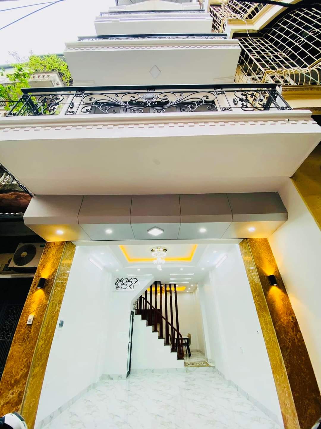 Bán nhà Đống Đa, phố Thái Hà, diện tích 45m2, 5 tầng, mặt tiền 4m, Ô tô.