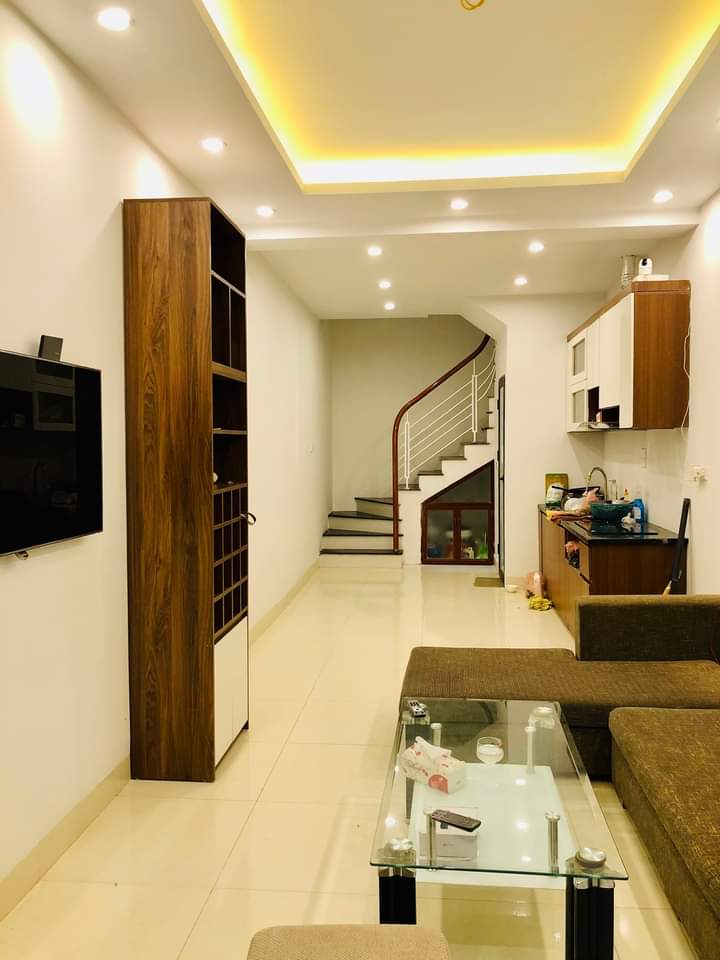 Ngõ 105 bạch Mai 4.1 tỷ 30m ra ô tô Ngõ trước nhà rộng2.5m