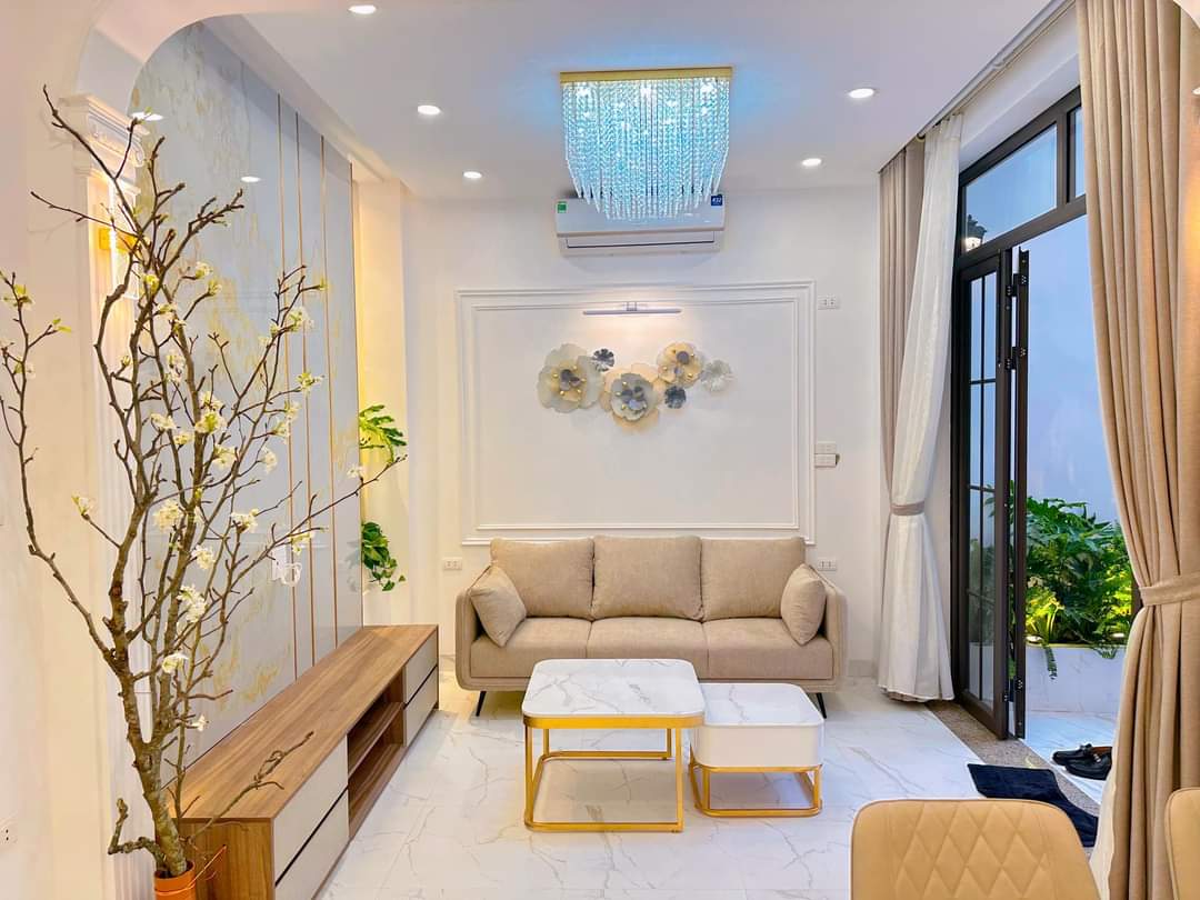 NHÀ BÁN PHỐ CỰ LỘC. NHIỀU TIỆN ÍCH. DT 51M. 4TẦNG. MT 6M. HƠN 5 TỶ. ĐANG CẦN BÁN GẤP.