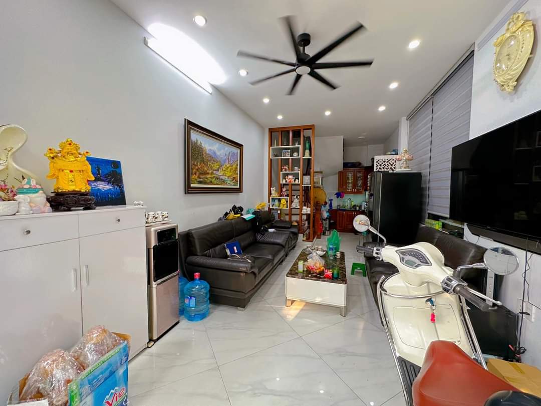 LÔ GÓC - MẶT PHỐ KINH DOANH SẦM UẤT - NHÀ ĐẸP -