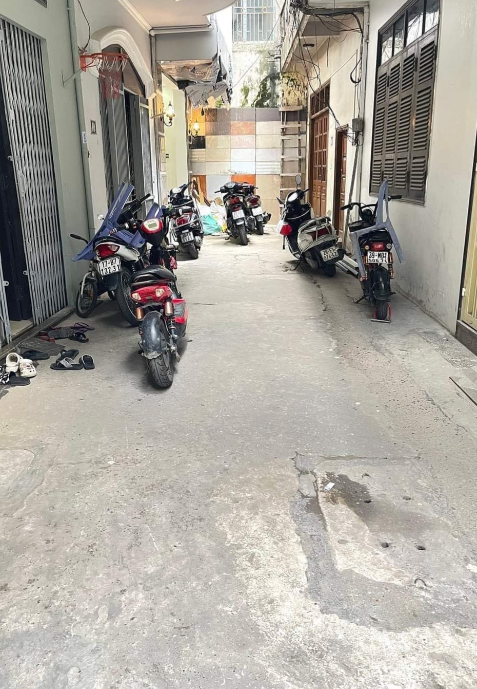 NHÀ BÁN PHÁO ĐÀI LÁNG. NGÕ THÔNG. DT 51M. 4TẦNG. MT 4M. HƠN 4 TỶ. ĐANG CẦN BÁN GẤP.