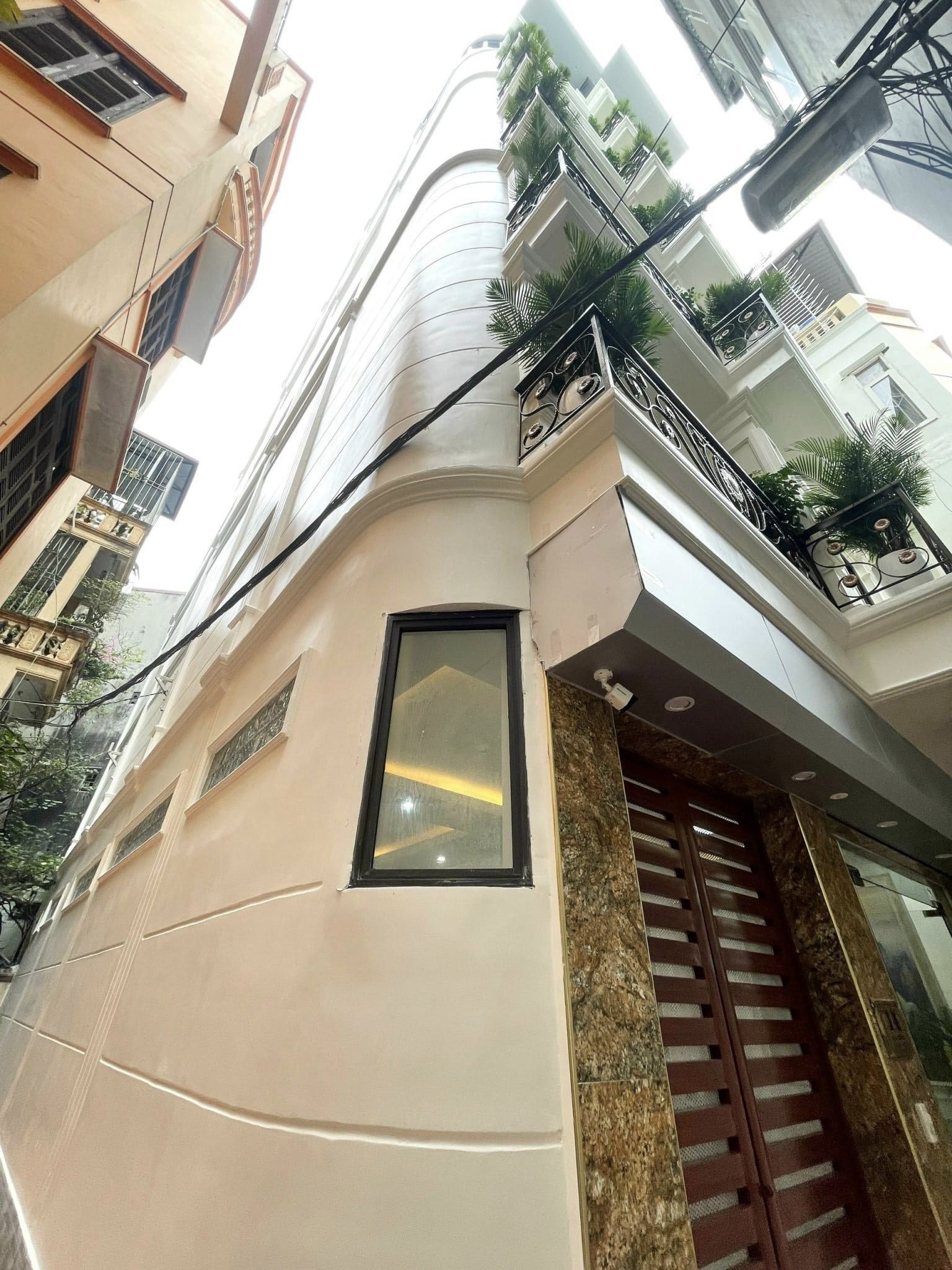 Gấp Hồ Tùng Mậu 69m2 x 7T Ô TÔ đỗ cửa, dòng tiền 750tr/năm, Thang Máy 11,99 tỷ.