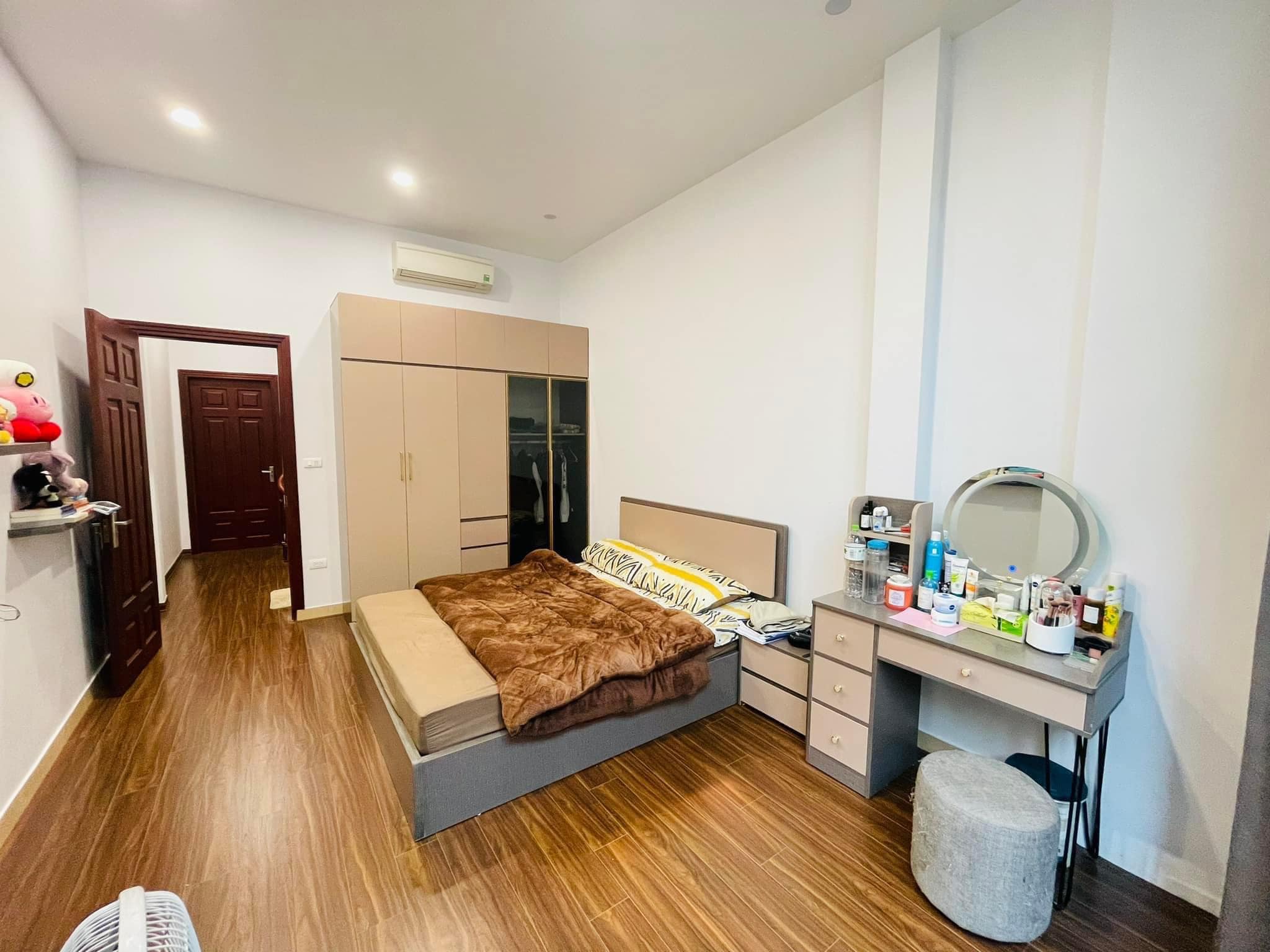 Bán nhà phố Huỳnh Thúc Kháng nhỉnh 9 tỷ 40m2, 5T vỉa hè ô tô an sinh Vip Đống Đa