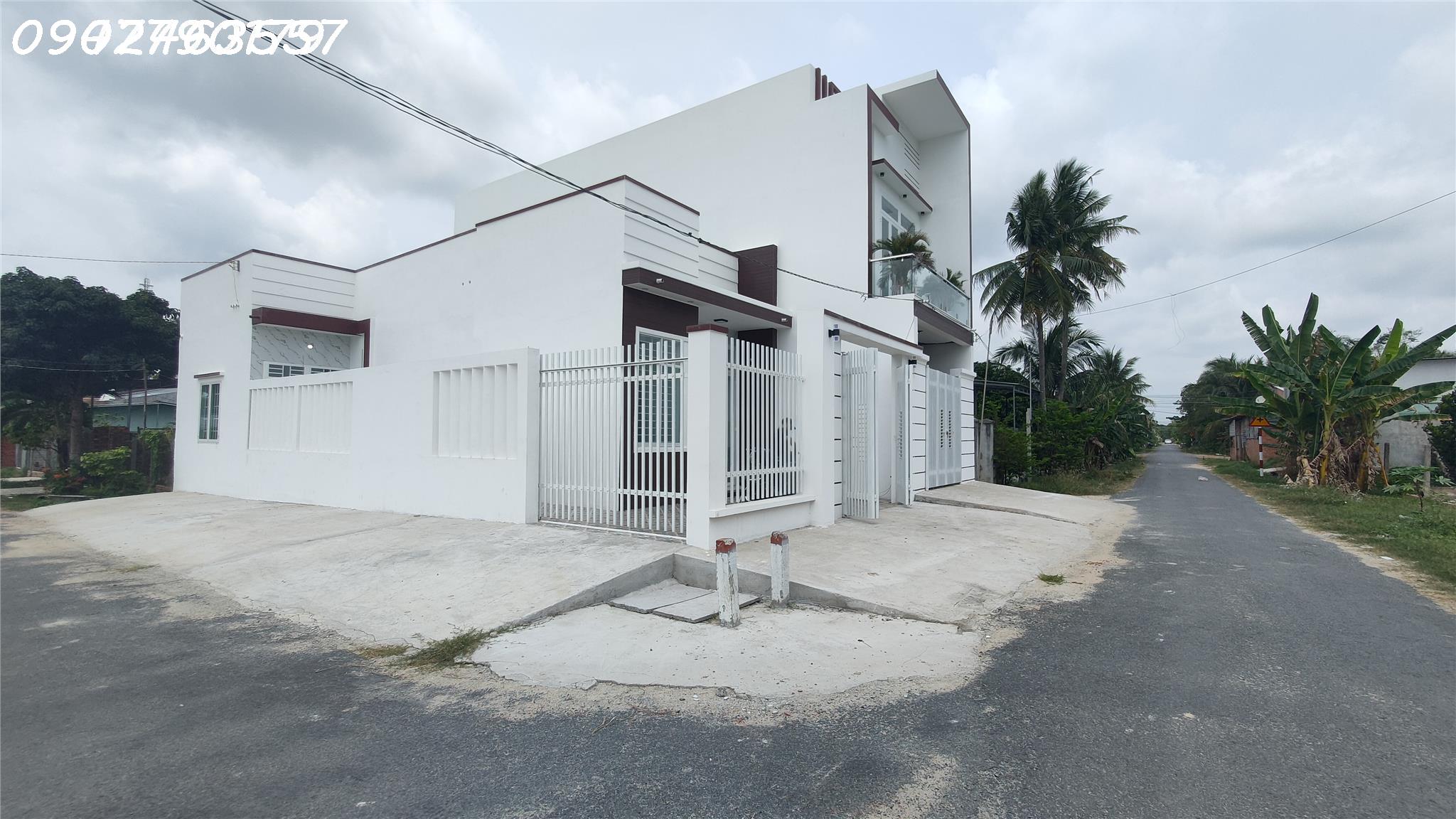 NHÀ MẶT TIỀN GẦN TRƯỜNG HỌC - thuận lợi DI CHUYỂN