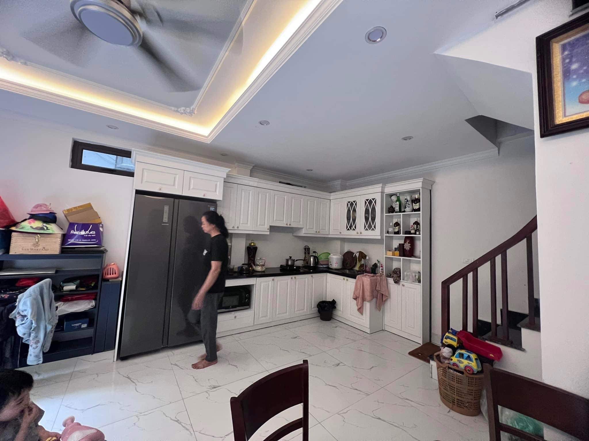 VỊ TRÍ ĐẸP PHỐ NGUYỄN VĂN CỪ - CĂN GÓC - MẶT TIỀN RỘNG - NGÕ NÔNG - Ô TÔ QUA