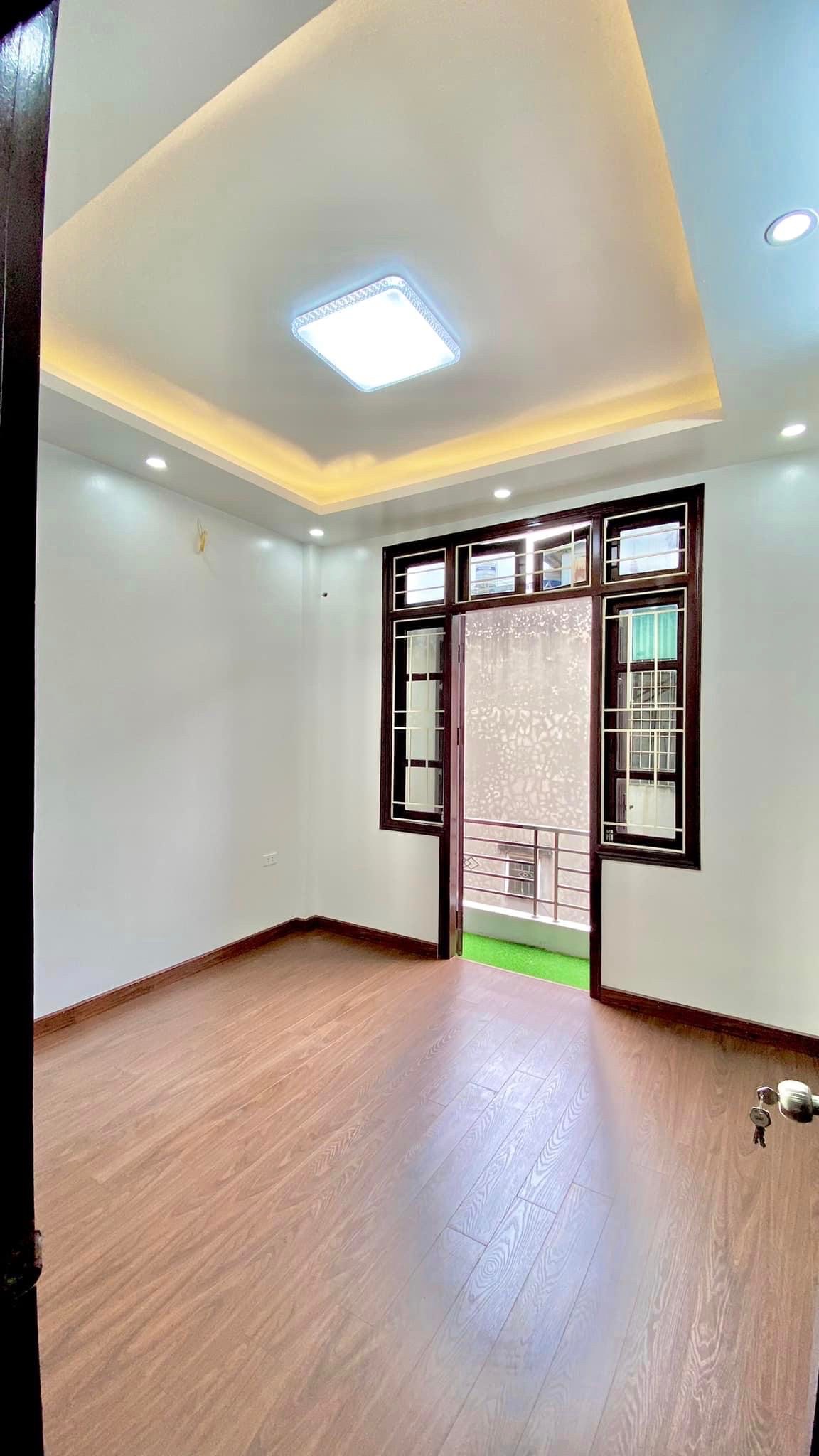 Bán nhà ngõ 467 Lĩnh Nam - Ngõ oto thông - nhà đẹp