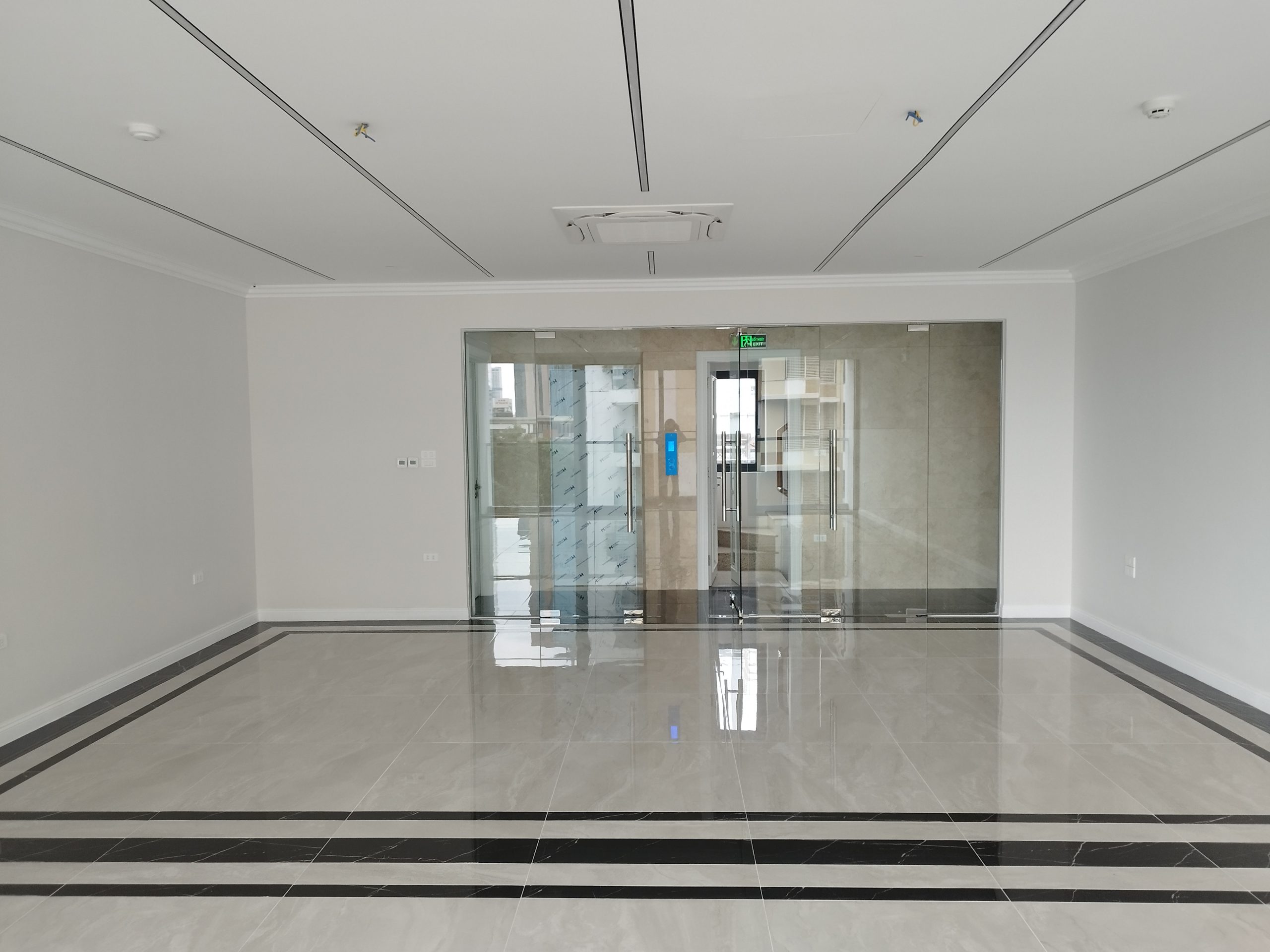 Chính Chủ Gửi Bán Nhà Mặt Phố Quận Thanh Xuân. Phố Nguyễn Thị Thập Thanh Xuân Hà Nội